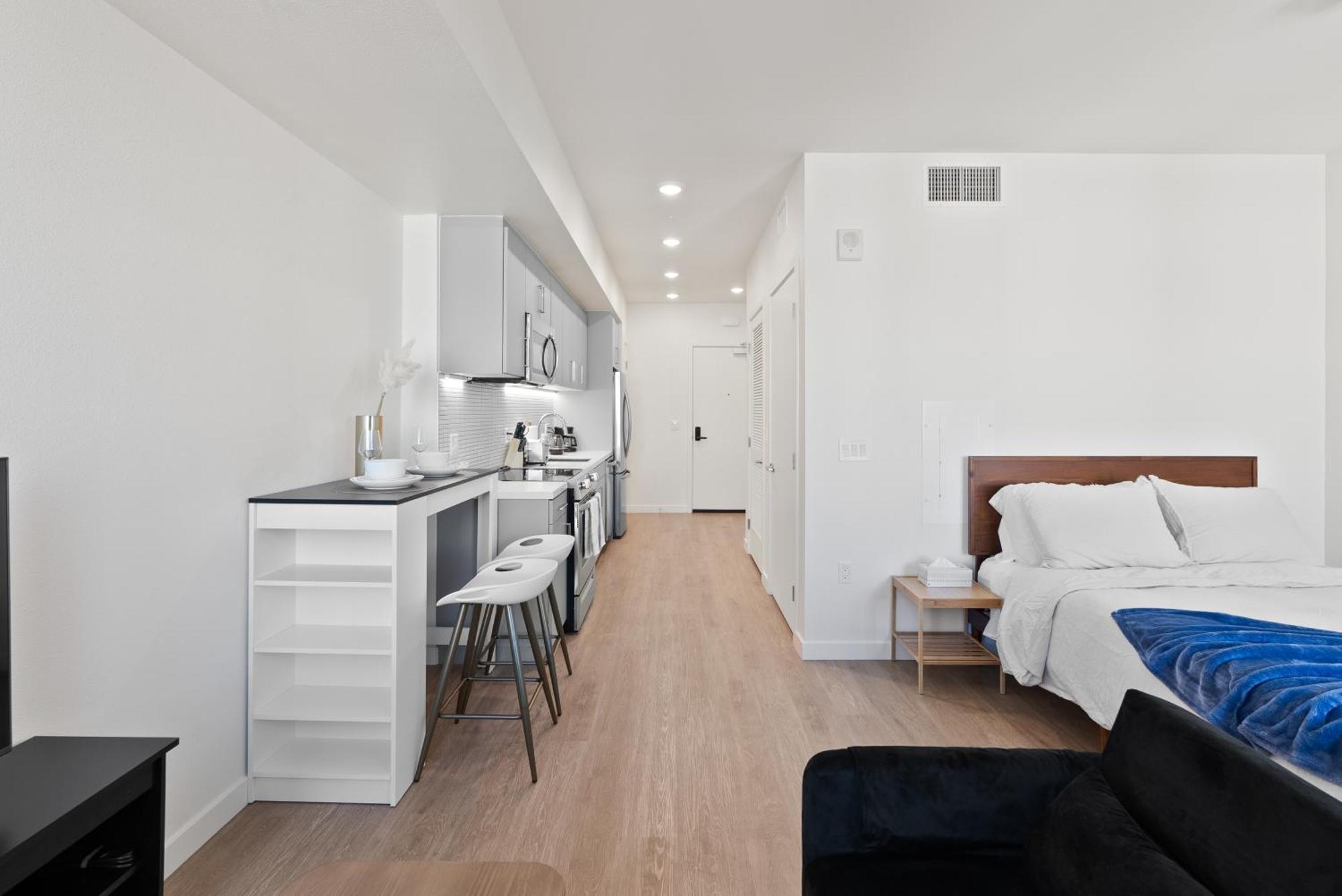 Bright Studio On Sunset Blvd, Free Parking, Gym, And Pool Λος Άντζελες Εξωτερικό φωτογραφία