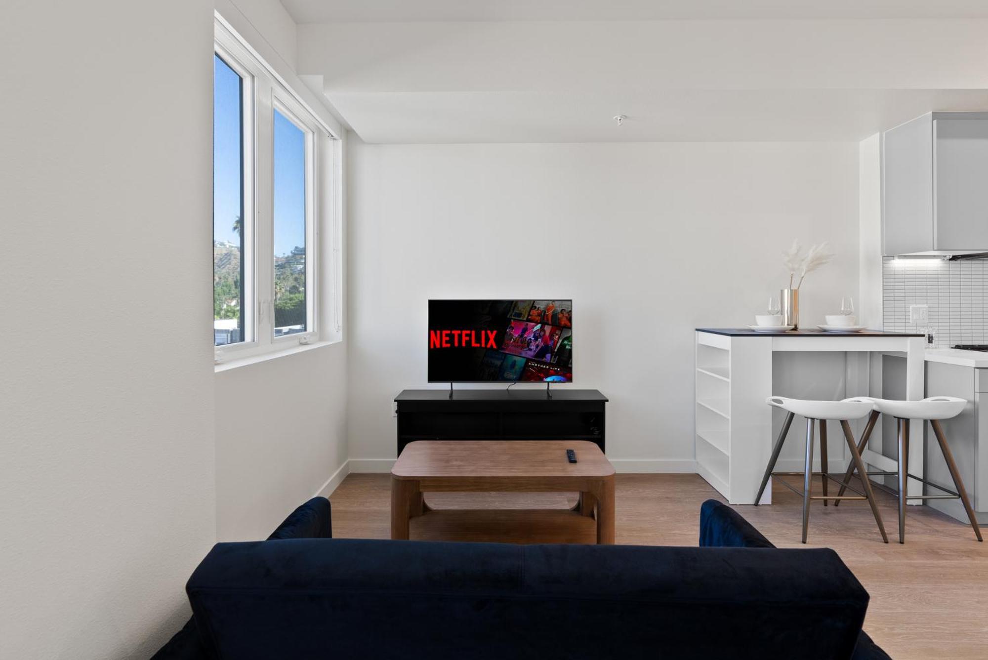 Bright Studio On Sunset Blvd, Free Parking, Gym, And Pool Λος Άντζελες Εξωτερικό φωτογραφία